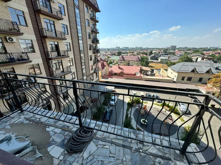 Продается 2-комнатная квартира − 64 м²