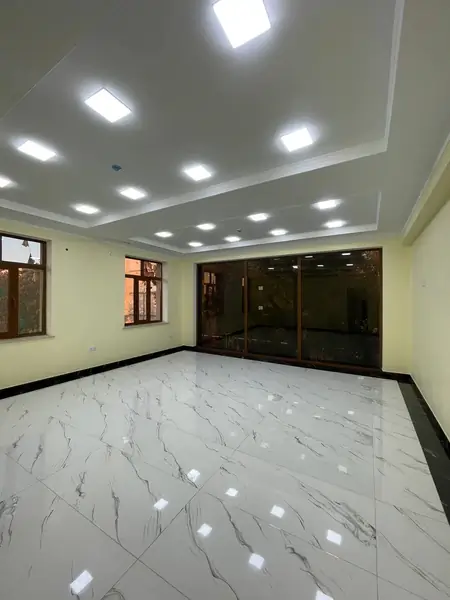 Ofis − 650 m², 1/2 qavat