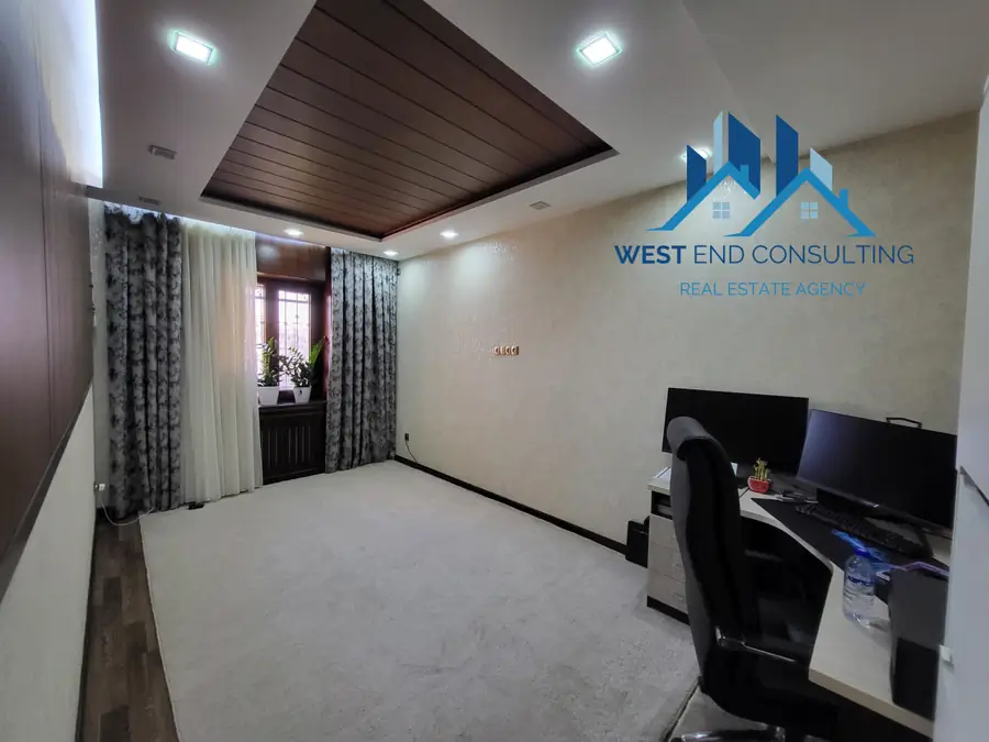 4 xonali kvartira sotiladi − 150 m²