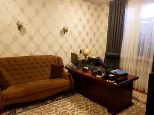 Ijaraga 3 qavatli uy − 270 m²