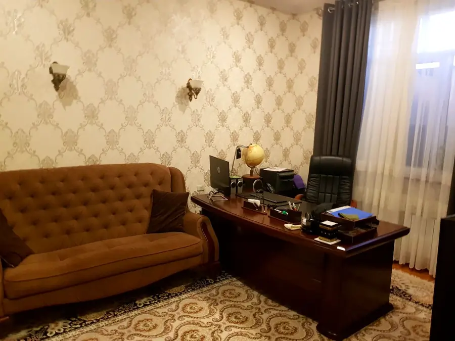 Ijaraga 3 qavatli uy − 270 m²