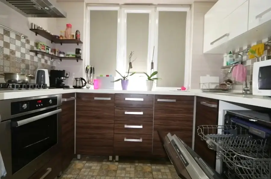 Продается 3-комнатная квартира − 80 м²