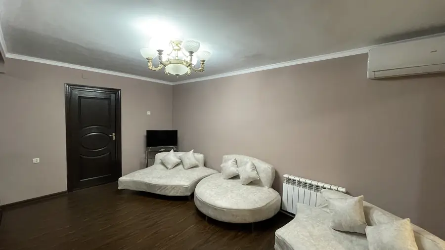 Продается 4-комнатная квартира − 91.5 м²