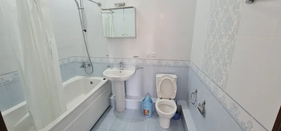 Ijaraga 4 xonali kvartira − 200 m²