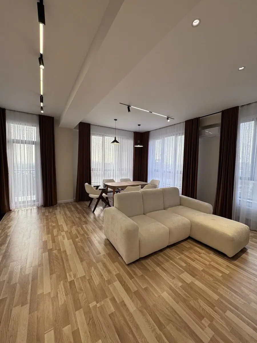 Продается 3-комнатная квартира − 89 м²