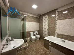 Сдается 3-комнатная квартира − 160 м²