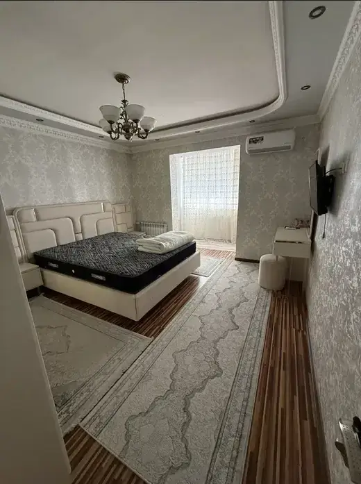 4 xonali kvartira sotiladi − 128 m²