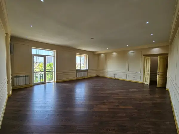 4-комнатная квартира − 216 м², 7/8 этаж
