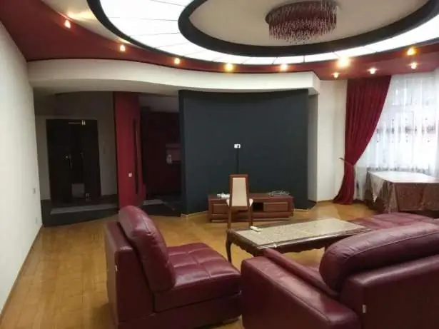 4 xonali kvartira sotiladi − 150 m²