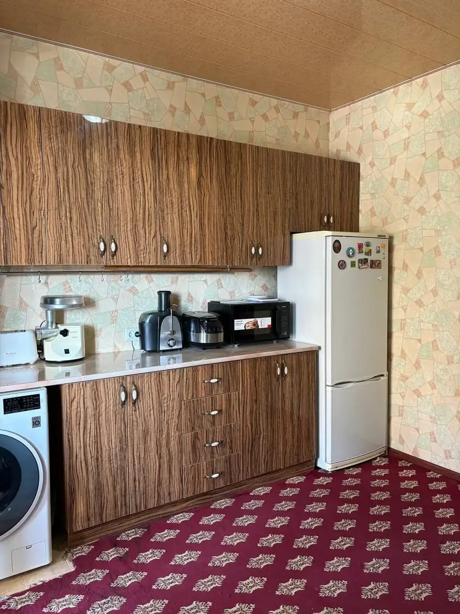 Продается 4-комнатная квартира − 100 м²