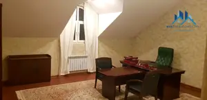 Ijaraga 3 qavatli uy − 350 m²