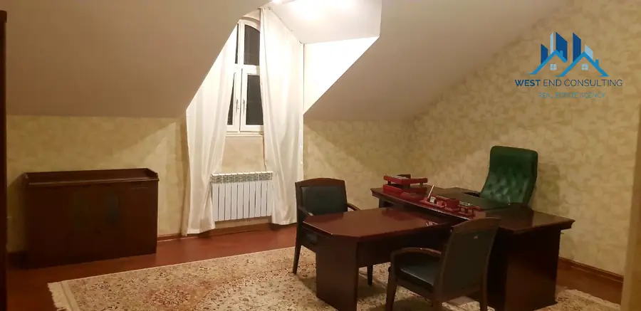 Ijaraga 3 qavatli uy − 350 m²