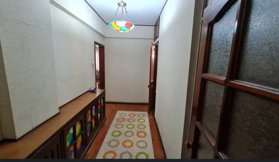 4 xonali kvartira sotiladi − 100 m²