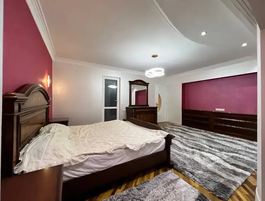 2 xonali kvartira sotiladi − 107 m²