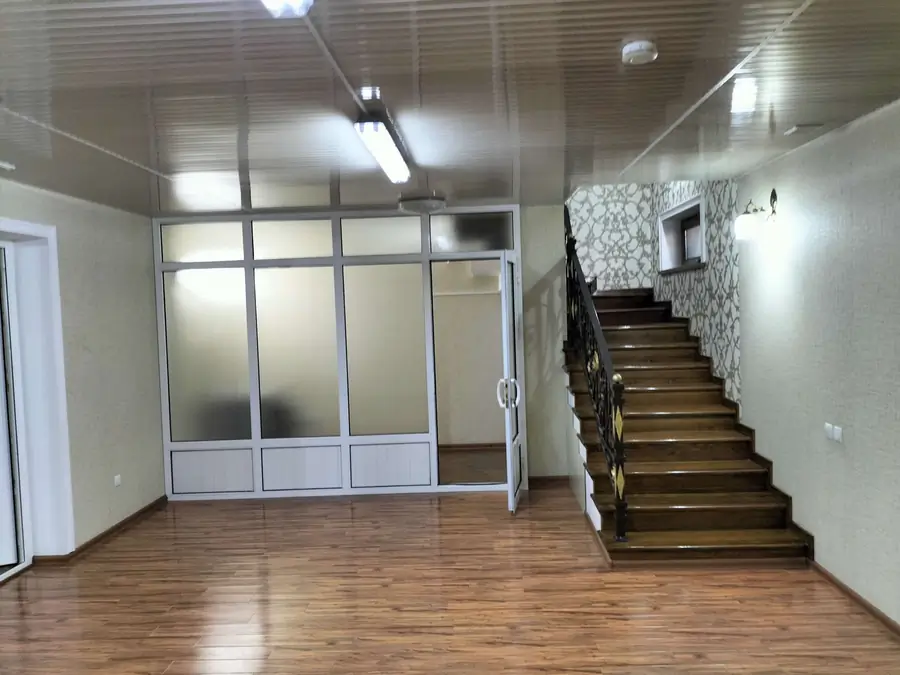 Ijaraga 2 qavatli uy − 200 m²