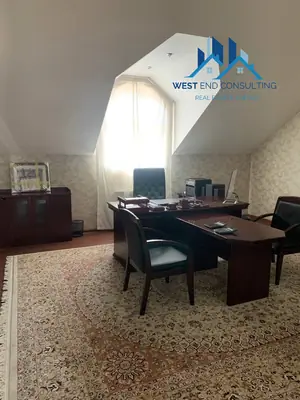 Ijaraga 3 qavatli uy − 350 m²