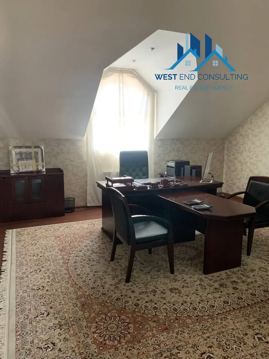 Ijaraga 3 qavatli uy − 350 m²