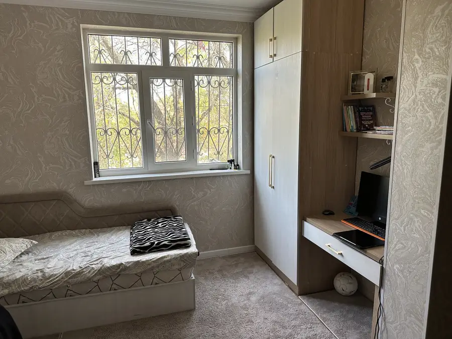 Продается 3-комнатная квартира − 76 м²