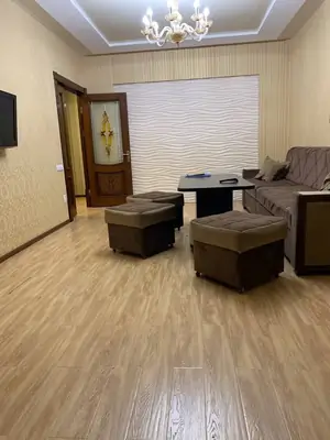 Сдается 3-комнатная квартира − 90 м²