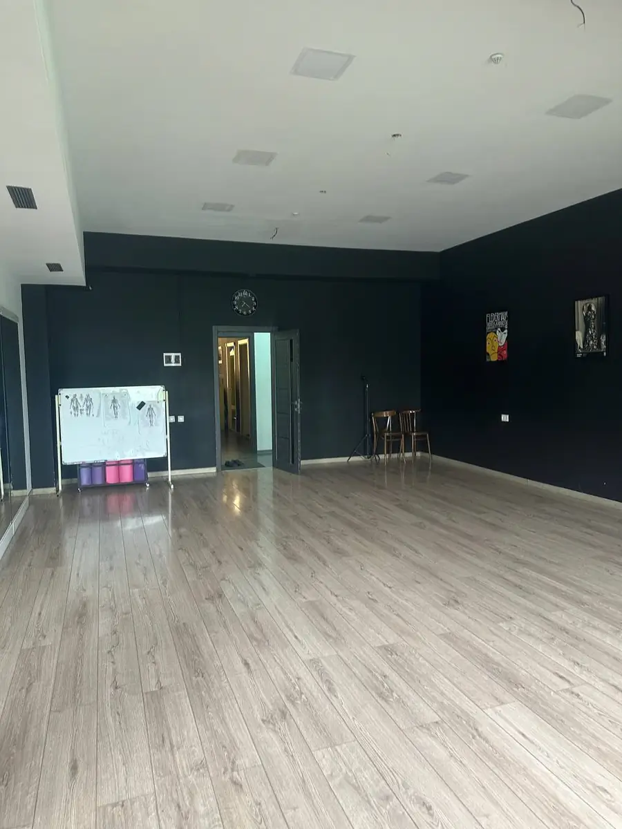 Ijaraga ofis − 200 m²