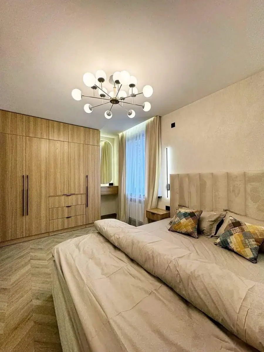 Продается 2-комнатная квартира − 55 м²