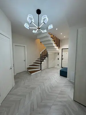 2 xonali kvartira sotiladi − 145 m²