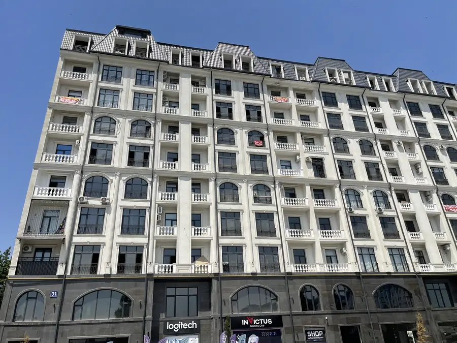 Продается 4-комнатная квартира − 126 м²