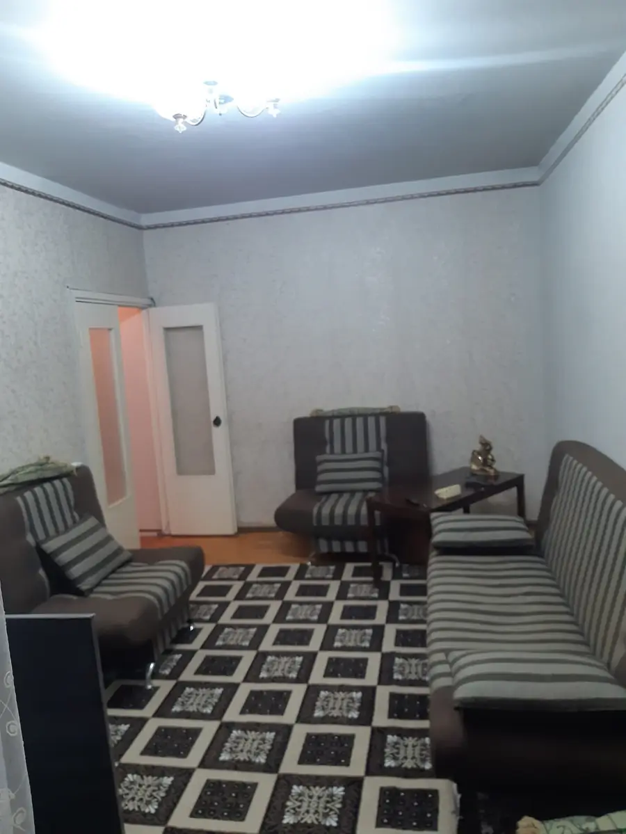 Продается 2-комнатная квартира − 57 м²