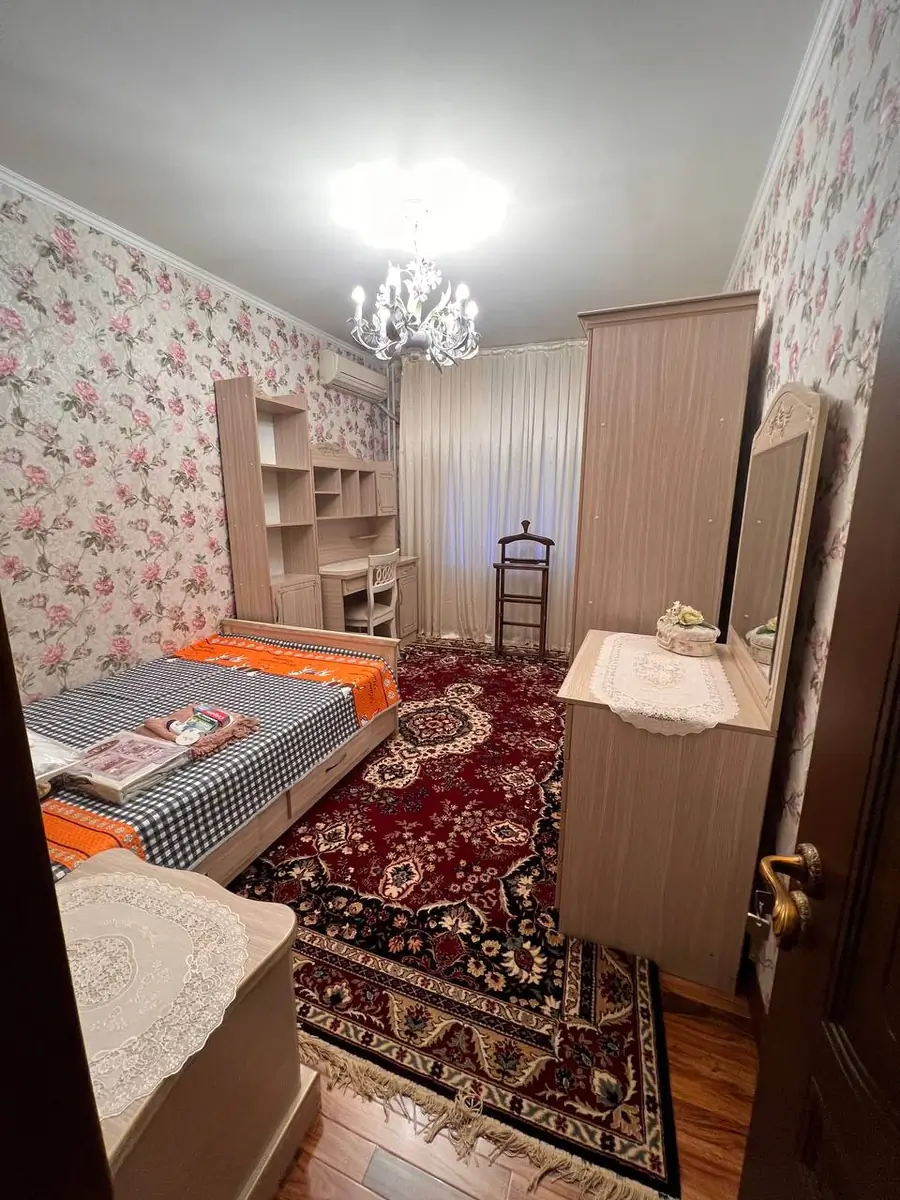 Сдается Более 5-комнатная квартира − 150 м²