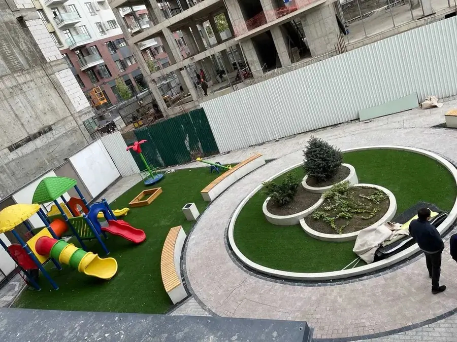 1 xonali kvartira sotiladi − 33 m²