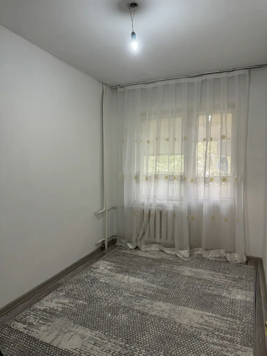 4 xonali kvartira sotiladi − 84 m²