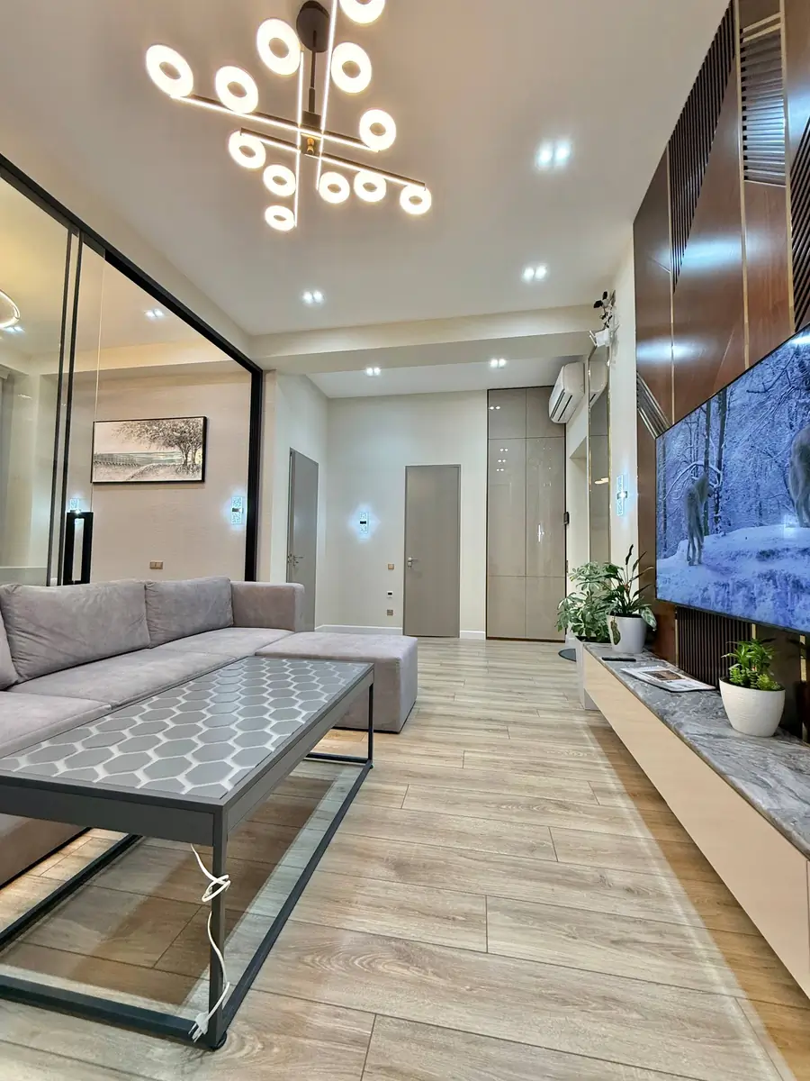 Продается 2-комнатная квартира − 58 м²