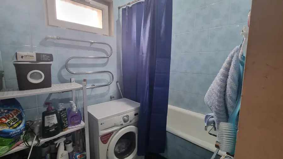 3 xonali kvartira sotiladi − 72 m²
