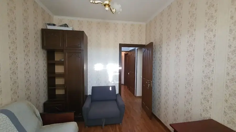 4 xonali kvartira sotiladi − 100 m²