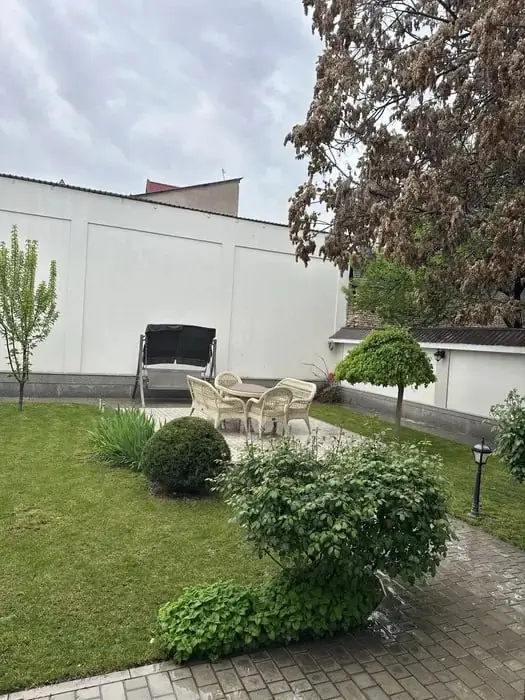 Ijaraga 2 qavatli uy − 250 m²