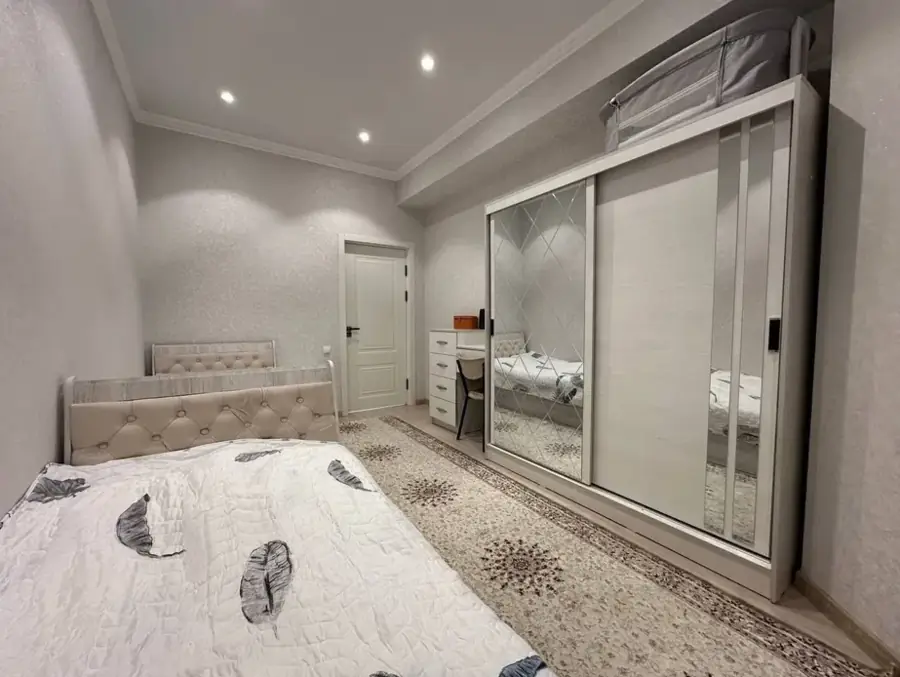 Продается 4-комнатная квартира − 110 м²