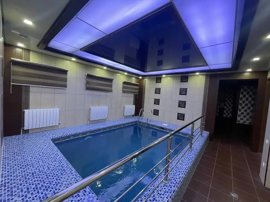 Сдается 4-этажный дом − 1000 м²