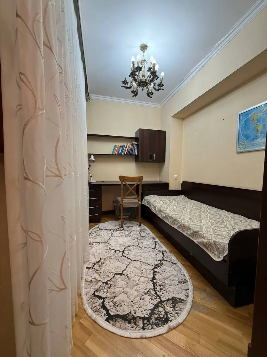 Продается 4-комнатная квартира − 80 м²
