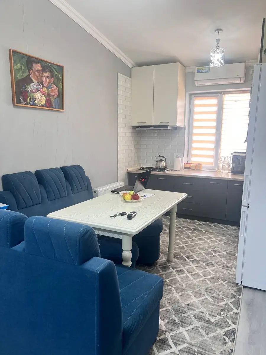 Продается 2-комнатная квартира − 56 м²