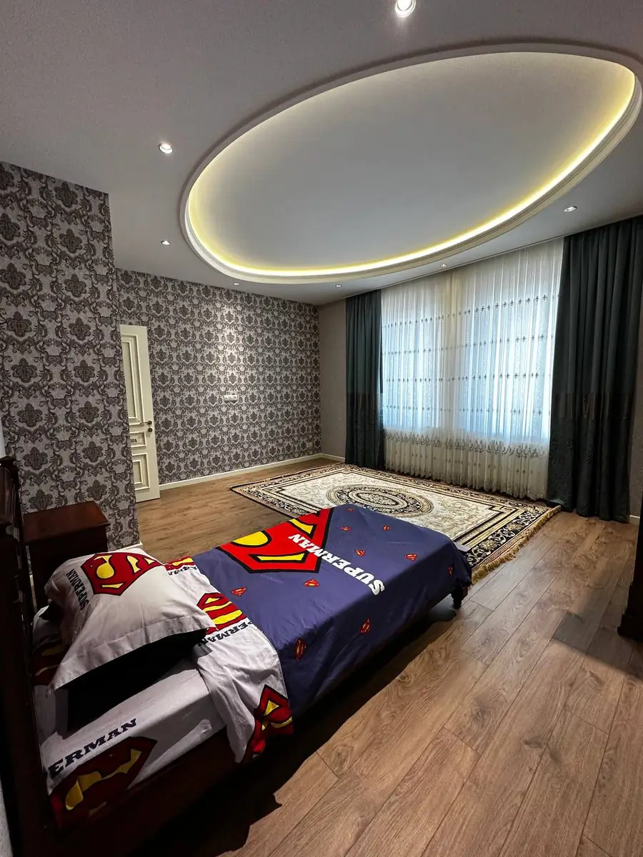 3 qavatli uy sotiladi − 450 m²