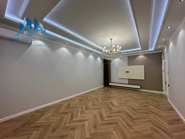 3-этажный дом − 350 м², 2.5 сот.