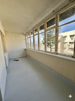3 xonali kvartira sotiladi − 73 m²