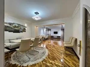 2 xonali kvartira sotiladi − 107 m²