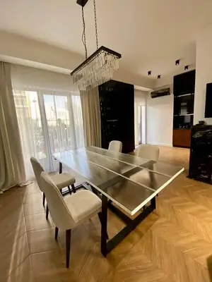 Сдается 3-комнатная квартира − 122 м²