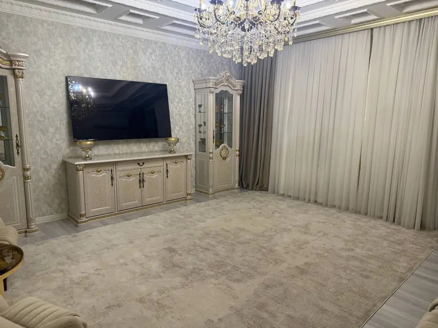 3 xonali kvartira sotiladi − 116 m²