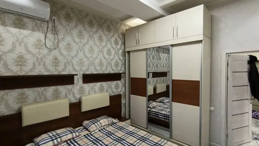 Сдается 2-комнатная квартира − 65 м²