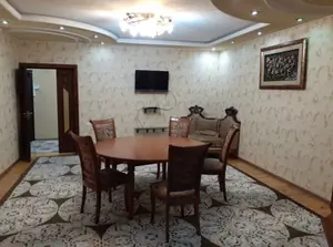 Сдается 3-комнатная квартира − 85 м²