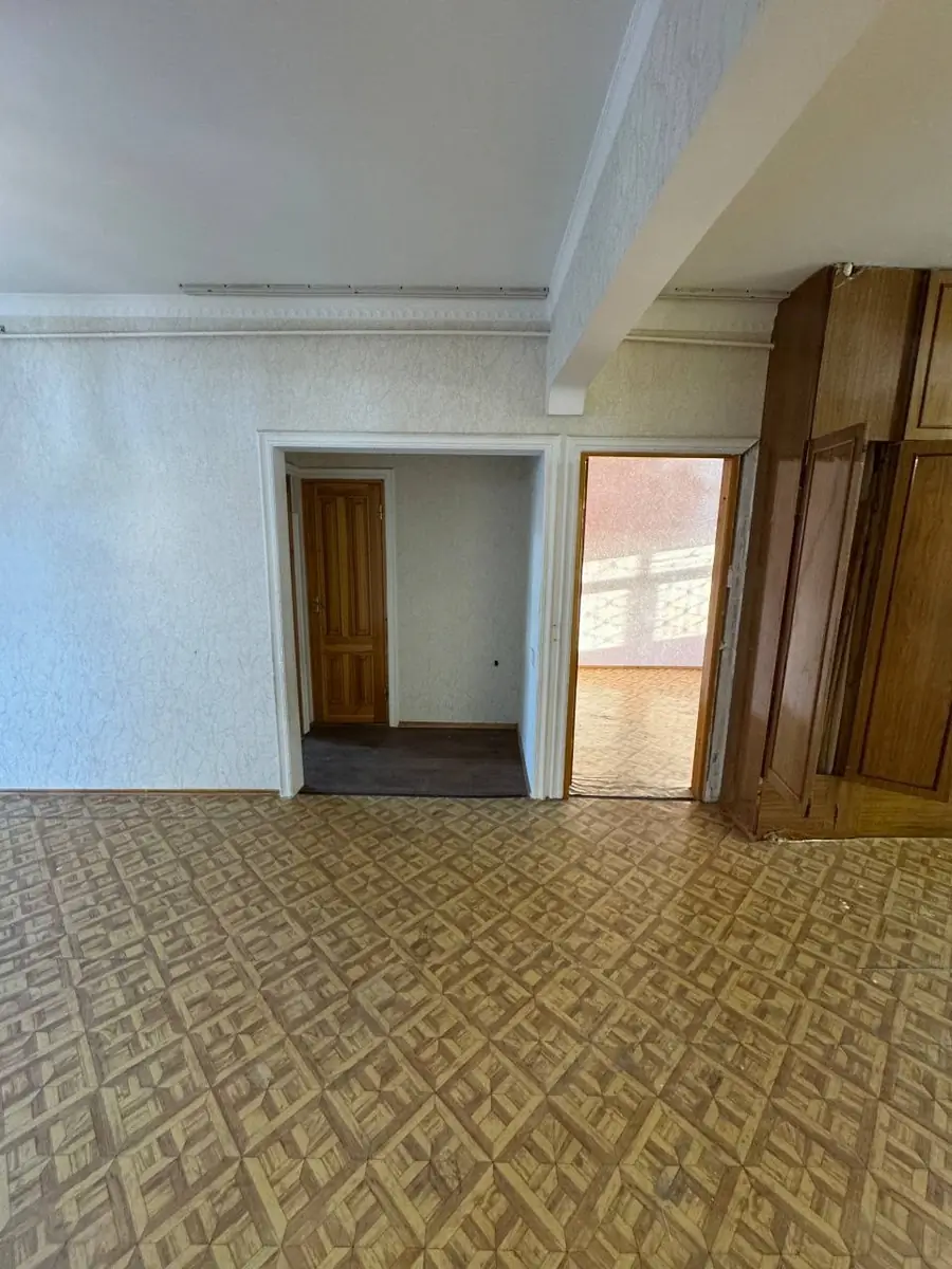 Продается Более 5-комнатная квартира − 111 м²