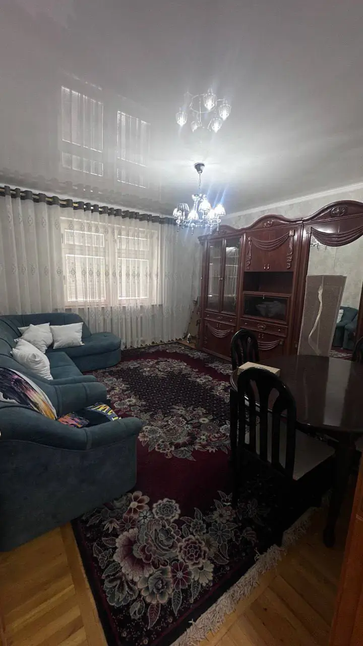 Сдается 4-комнатная квартира − 110 м²