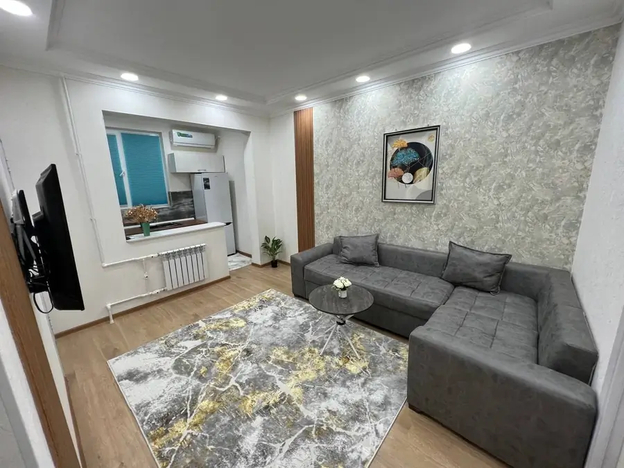 Продается 3-комнатная квартира − 42 м²